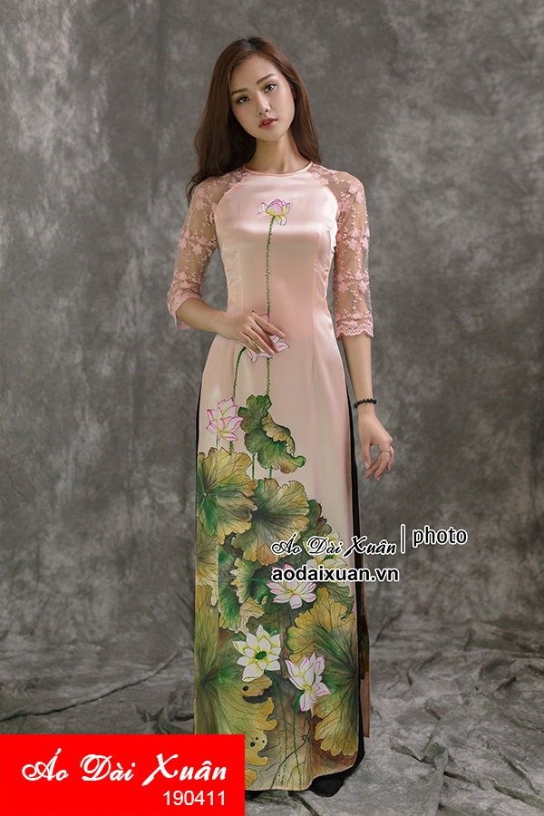 áo dài hồng vẽ tranh hoa sen 190411